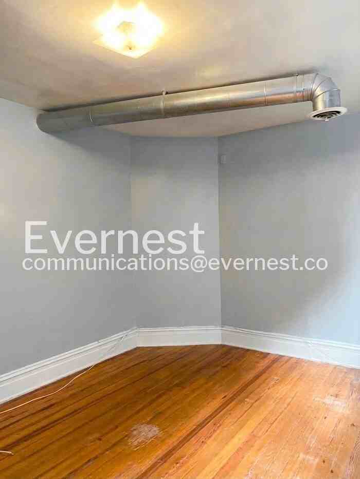 2207 W Grace St #C - Photo 7 of 11