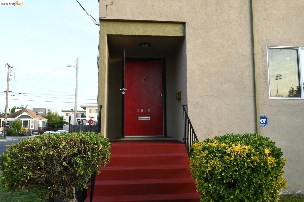 1316 Russell St - Photo 3 of 23
