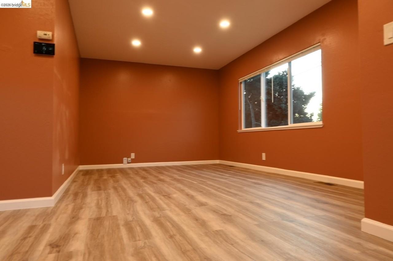 1316 Russell St - Photo 4 of 23