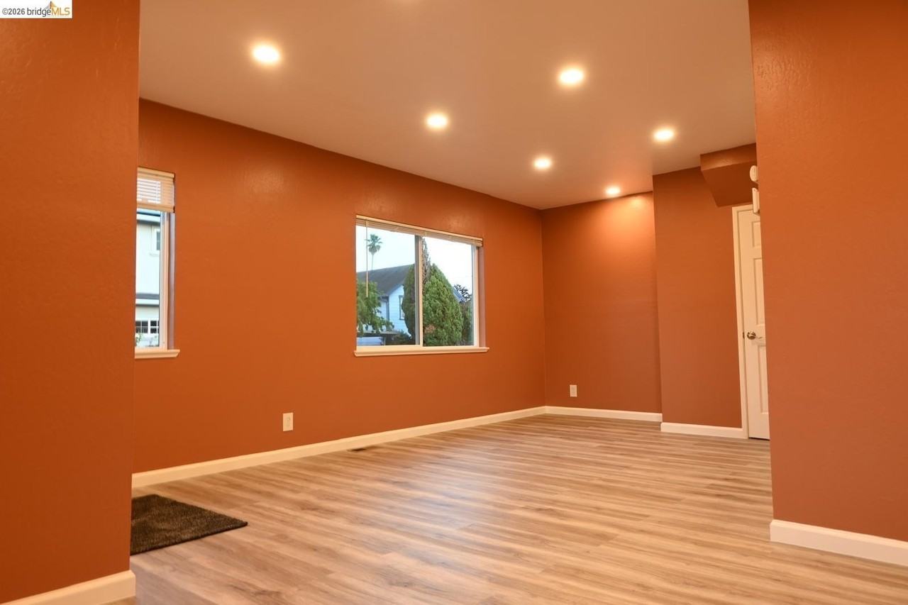 1316 Russell St - Photo 5 of 23
