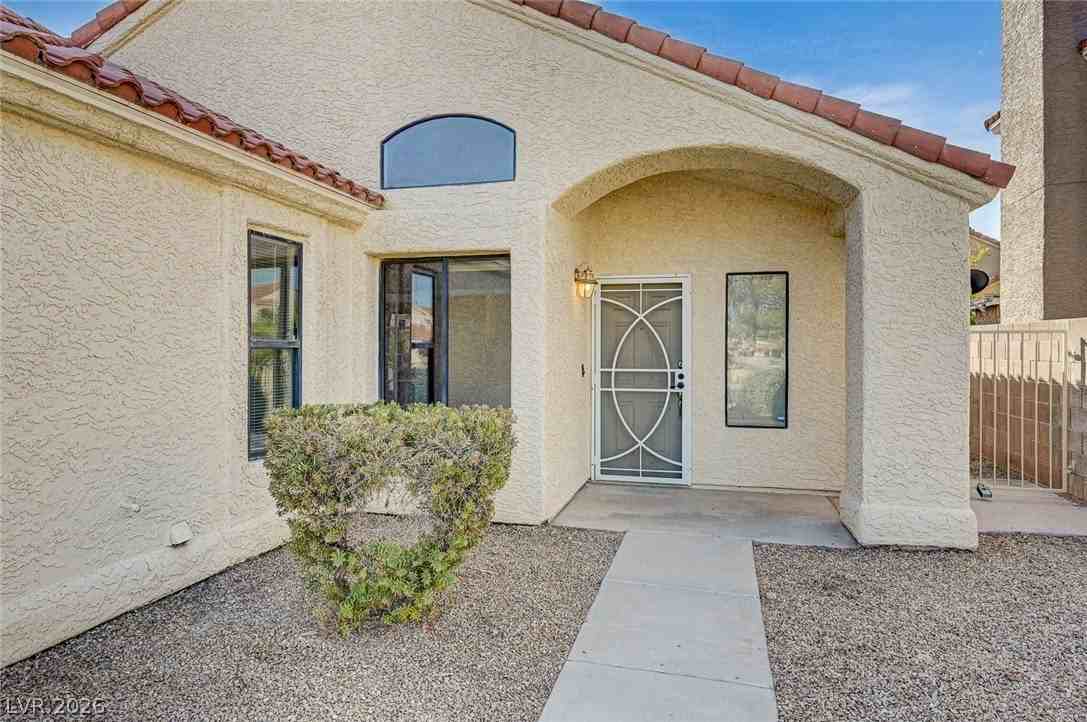 2723 Lovington Dr - Photo 3 of 39