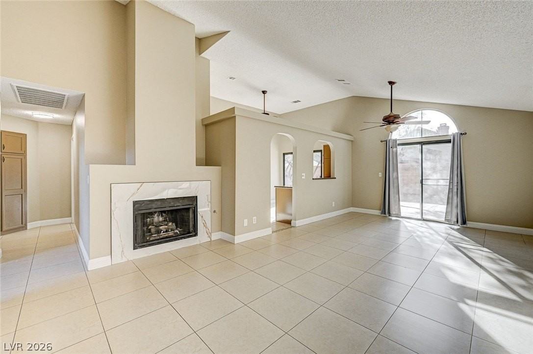 2723 Lovington Dr - Photo 4 of 39