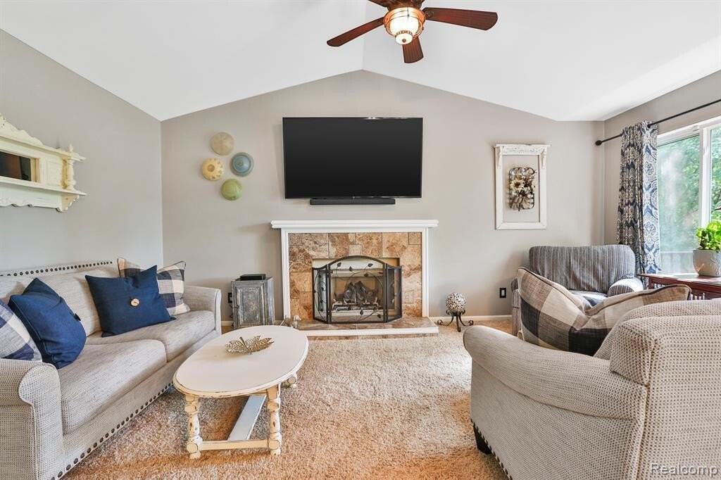 3288 Hickory Dr - Photo 5 of 26