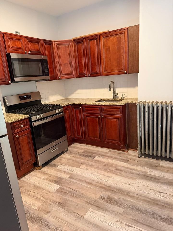 161 Zabriskie St #1G - Photo 2 of 21