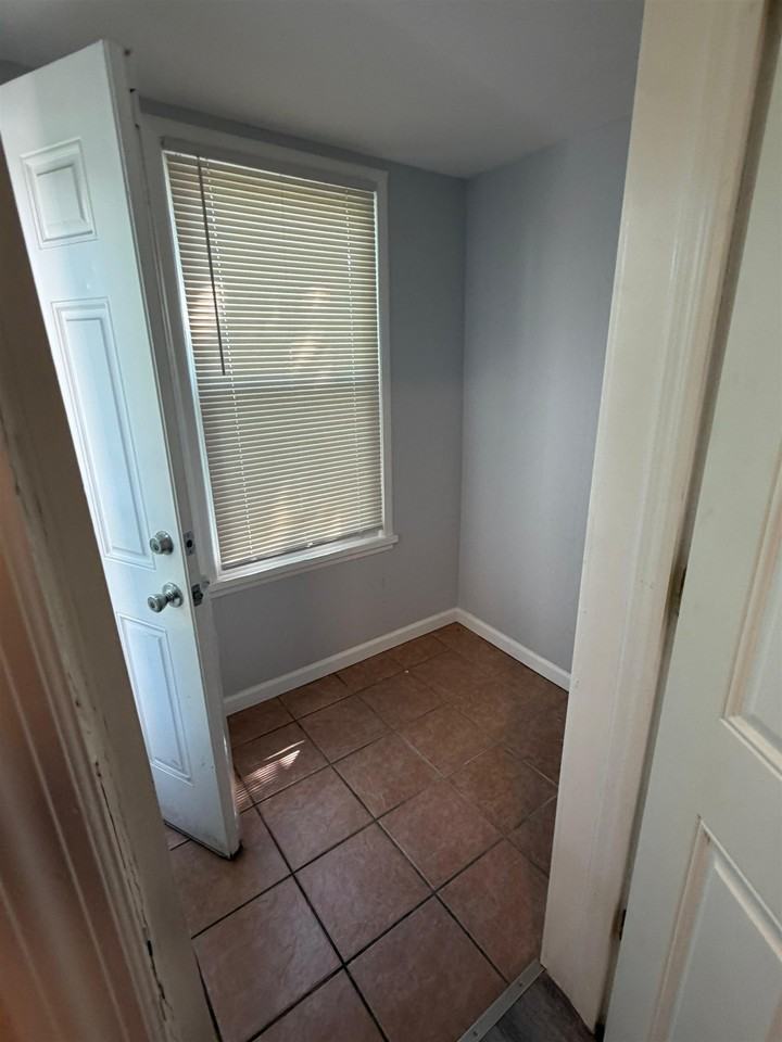 161 Zabriskie St #1G - Photo 7 of 21