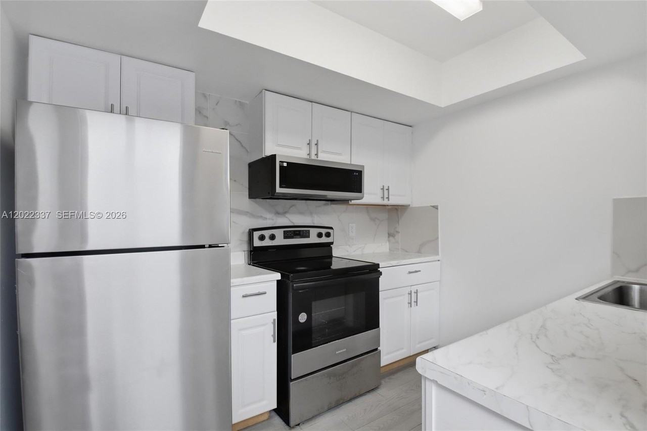 26 Nw 170th St #26 - Photo 2 of 17