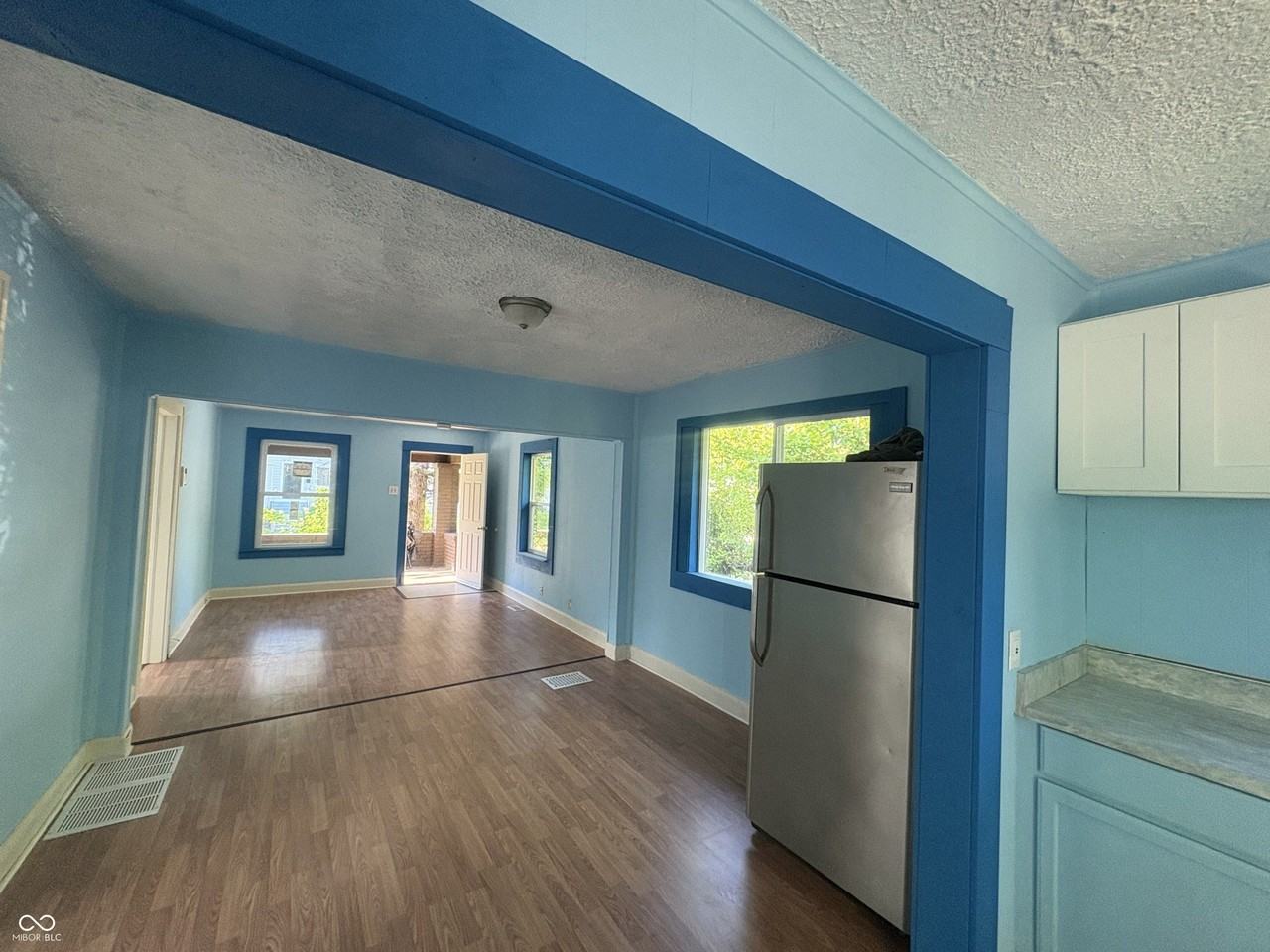 2827 E 18th St - Photo 3 of 11