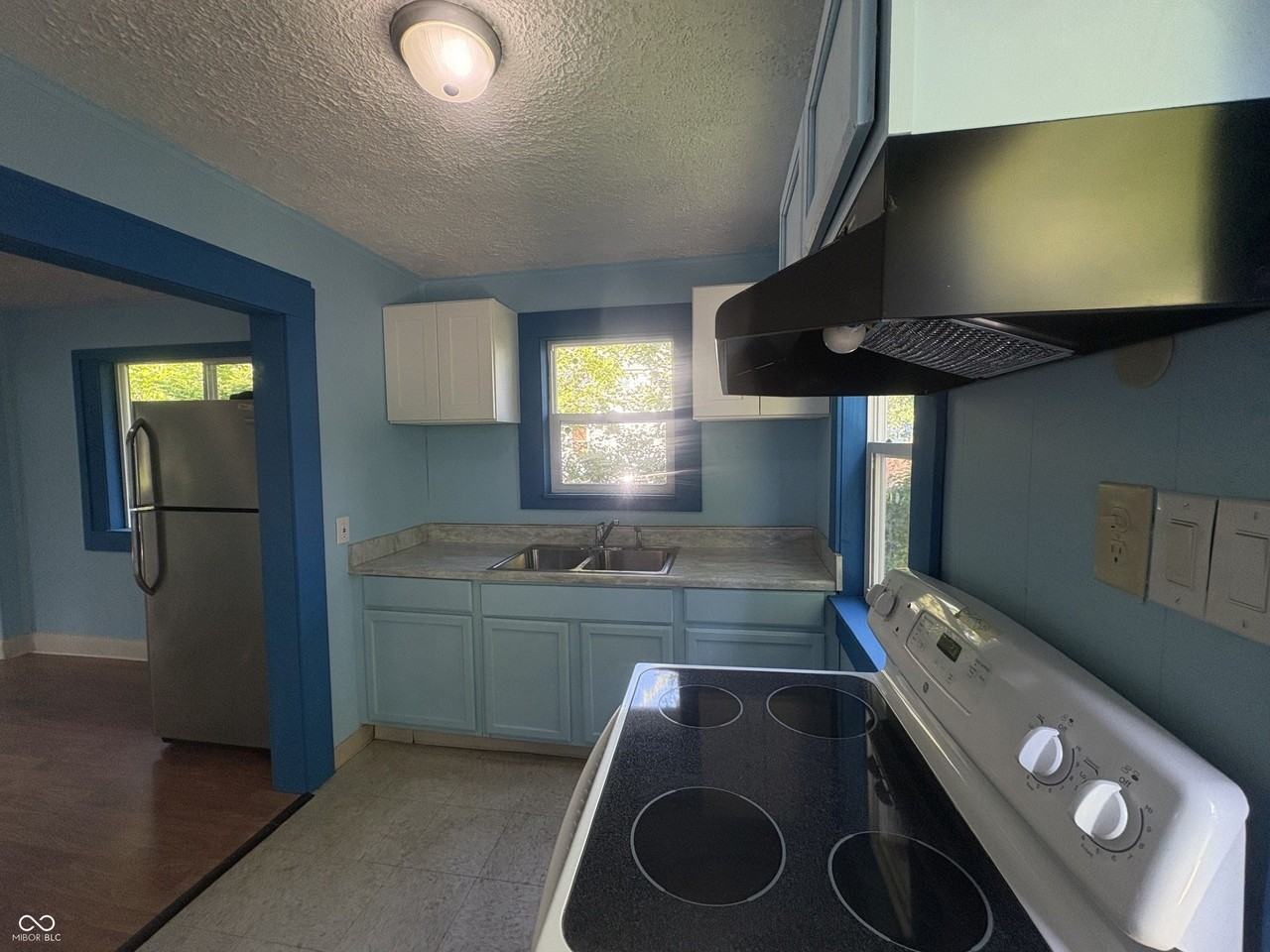 2827 E 18th St - Photo 5 of 11
