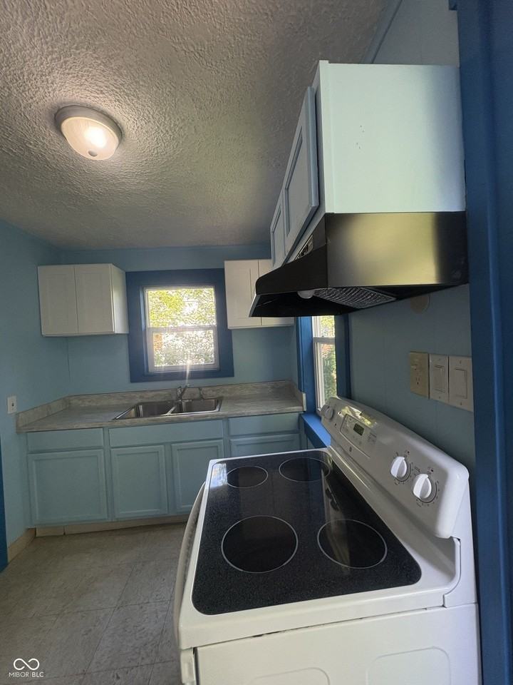 2827 E 18th St - Photo 6 of 11