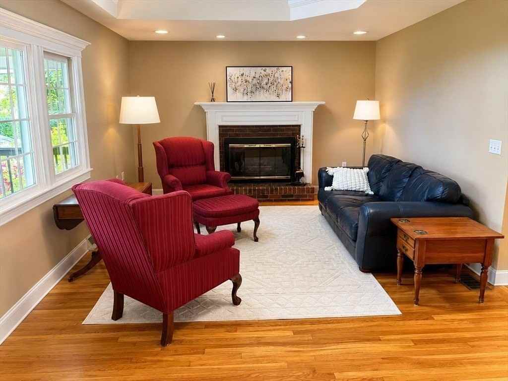4 Lasallette Rd - Photo 7 of 25