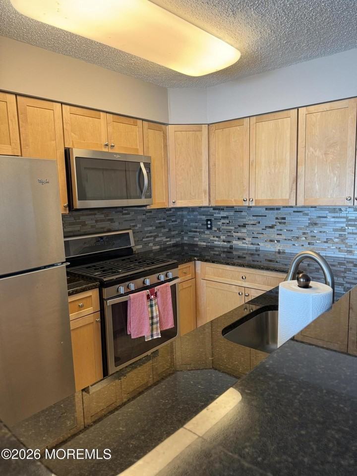 113 Waters Edge Dr - Photo 2 of 12