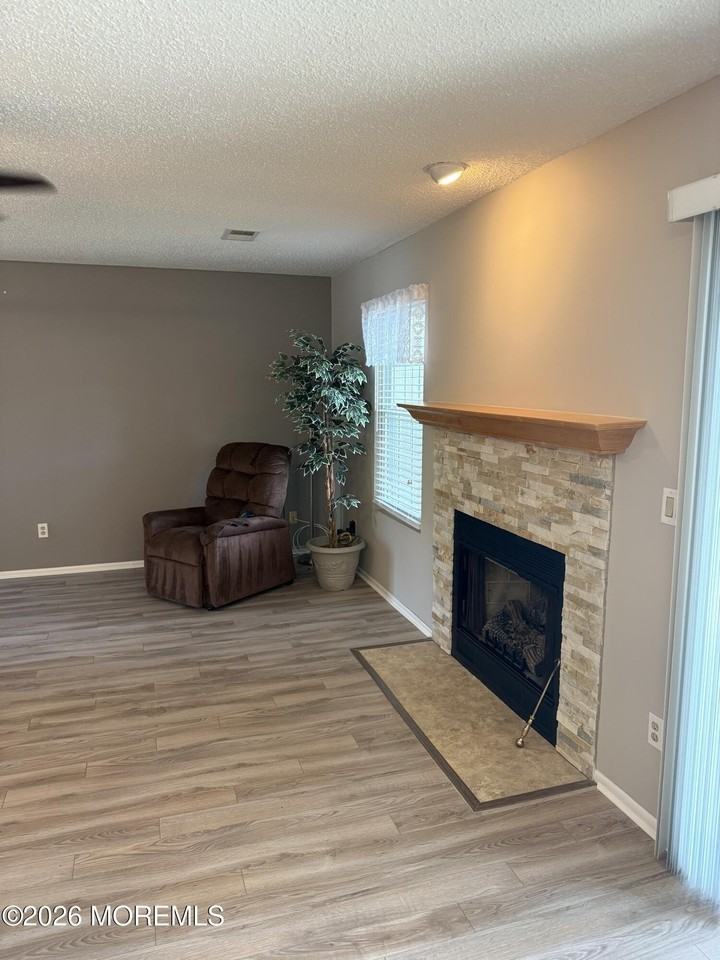 113 Waters Edge Dr - Photo 4 of 12