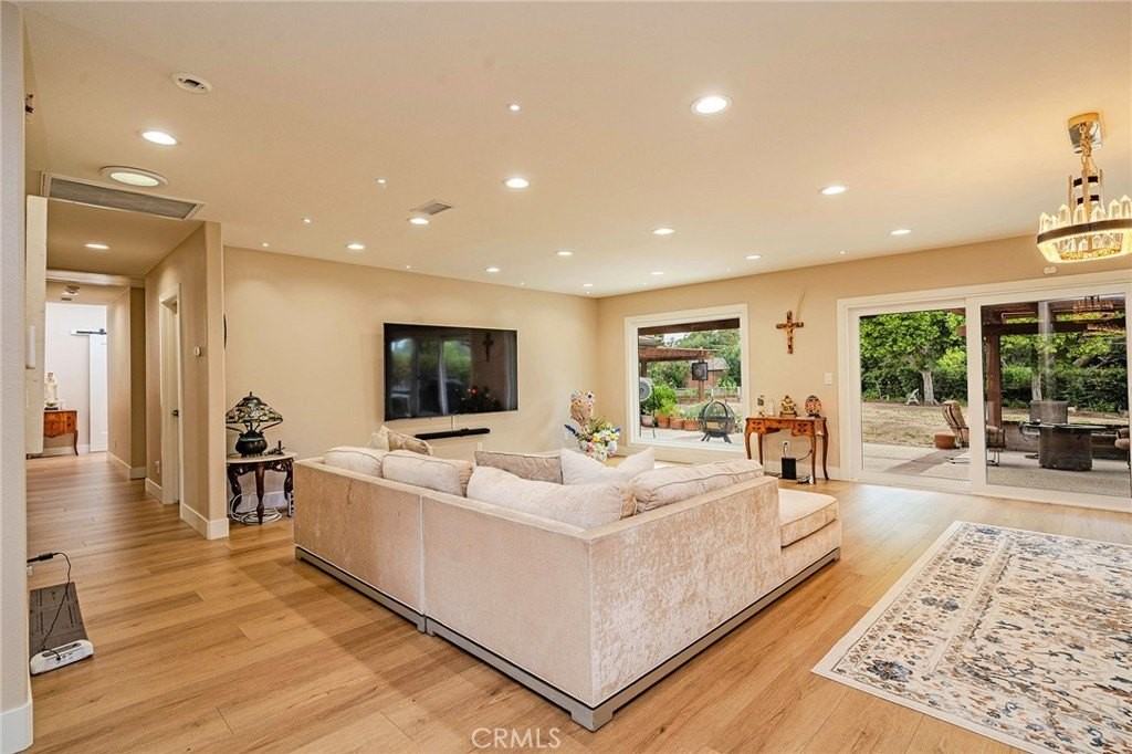 2220 Jose Way - Photo 4 of 43