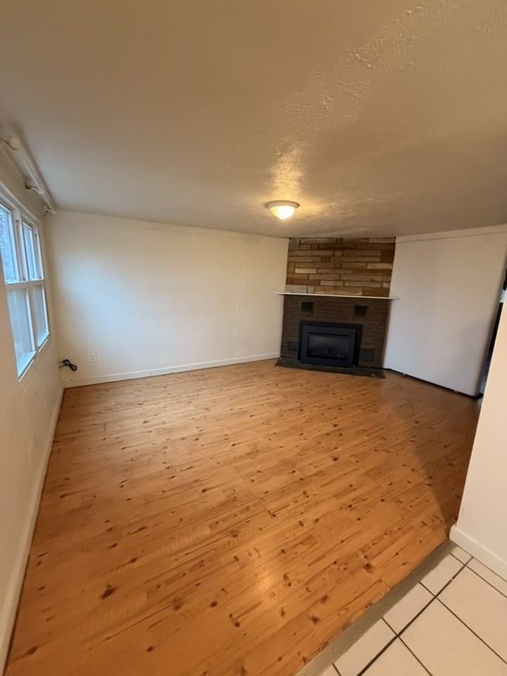 37 Biggs Lane - Photo 3 of 20