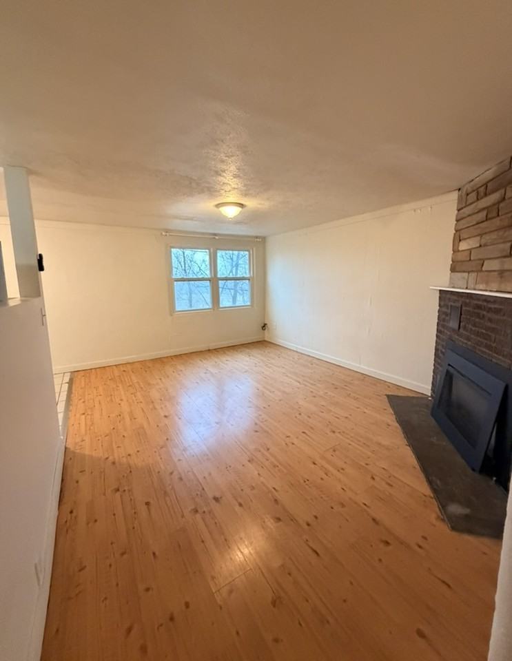 37 Biggs Lane - Photo 4 of 20