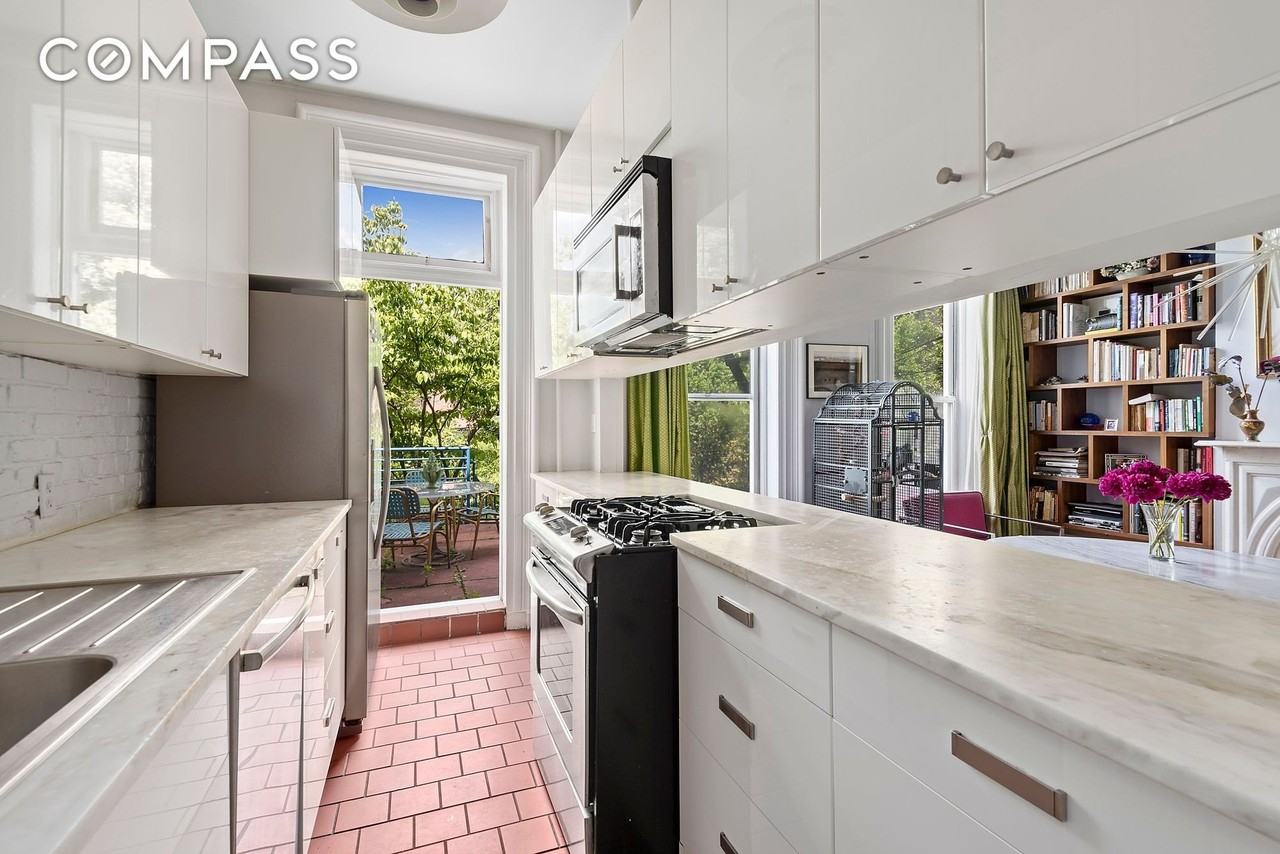 399 Union St #1 - Photo 3 of 10