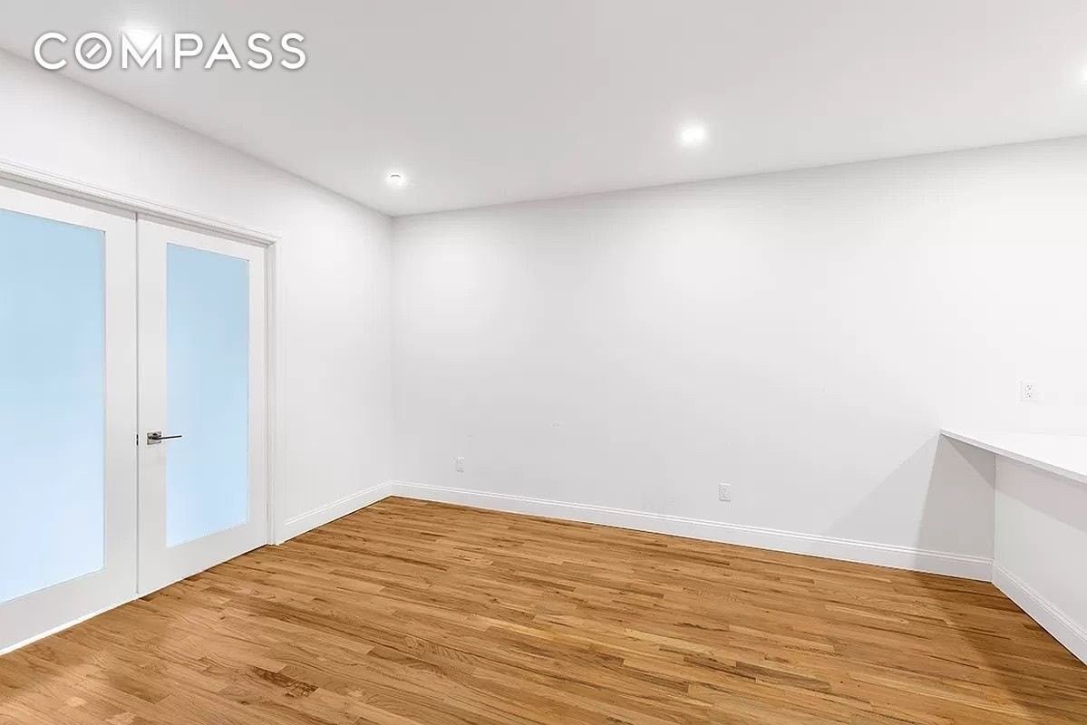 1097 Park Pl #1 - Photo 4 of 8