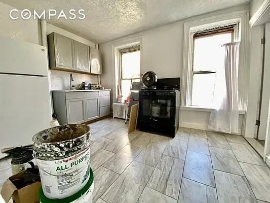 591 Vanderbilt Ave #4 - Photo 4 of 10
