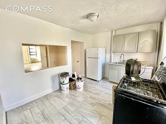 591 Vanderbilt Ave #4 - Photo 5 of 10