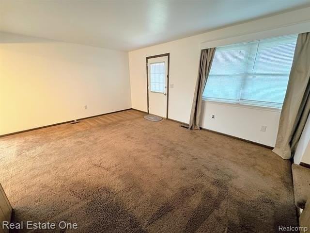 16 Greenwoode Ln - Photo 3 of 20