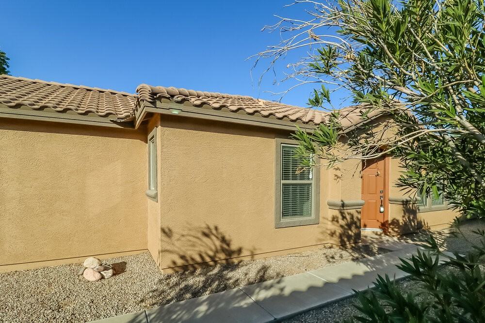 40084 W Catherine Dr - Photo 3 of 16