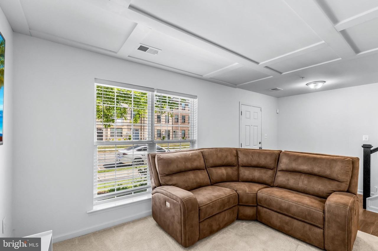 10625 Meridian Hill Way - Photo 3 of 23