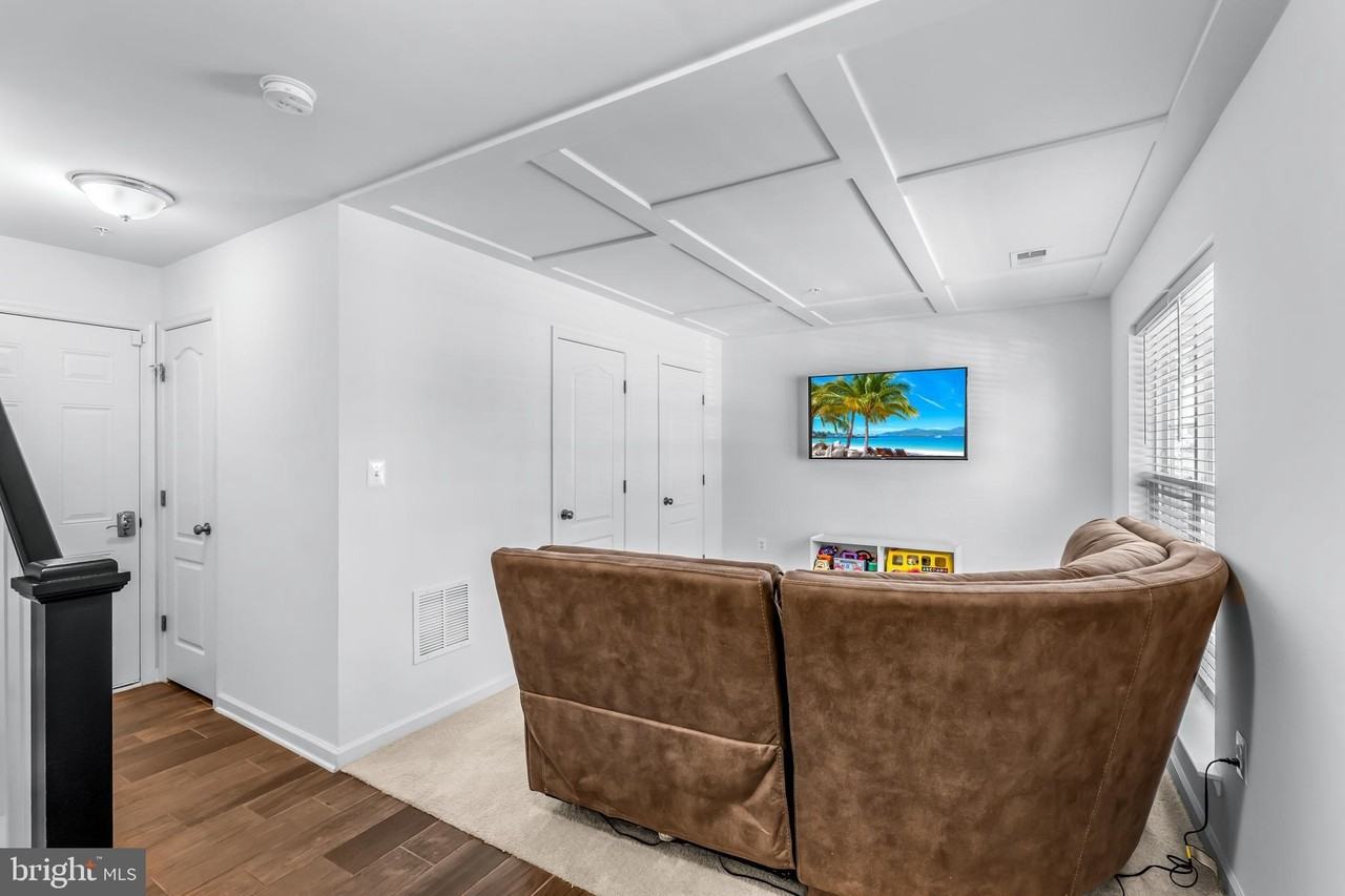 10625 Meridian Hill Way - Photo 4 of 23