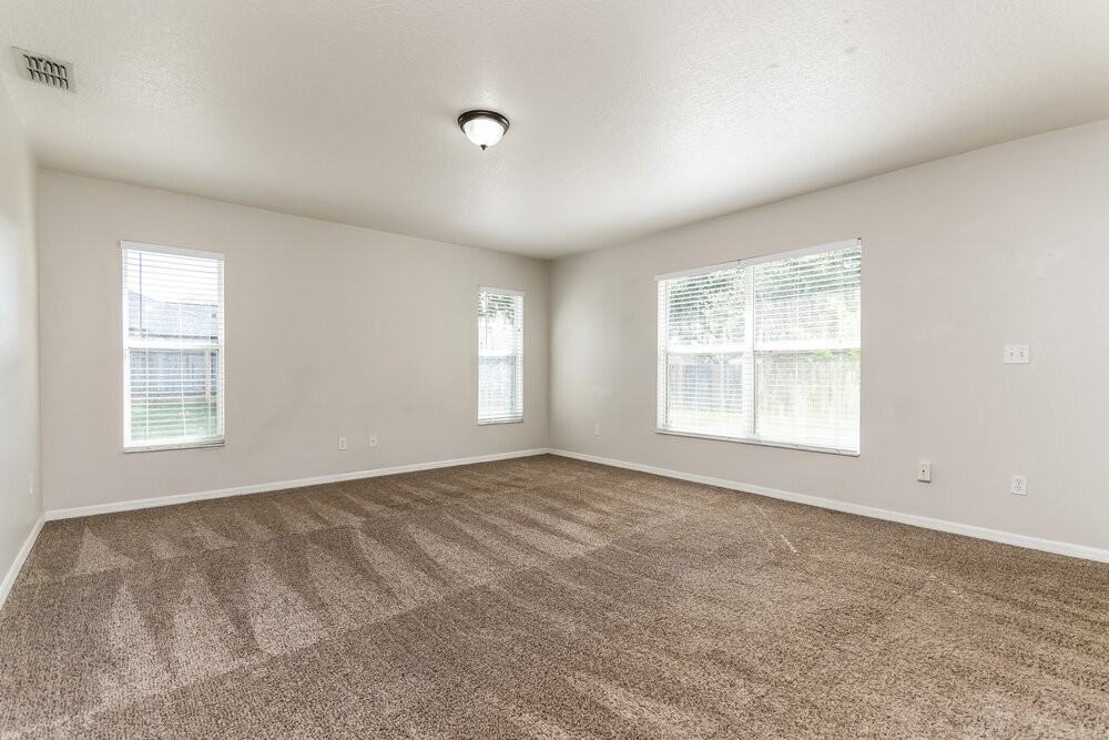9615 Saragossa St - Photo 5 of 16