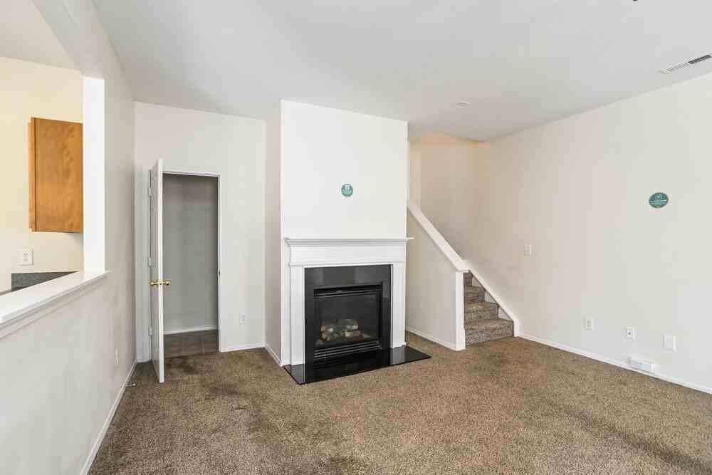2222 Buckleigh Dr - Photo 4 of 17