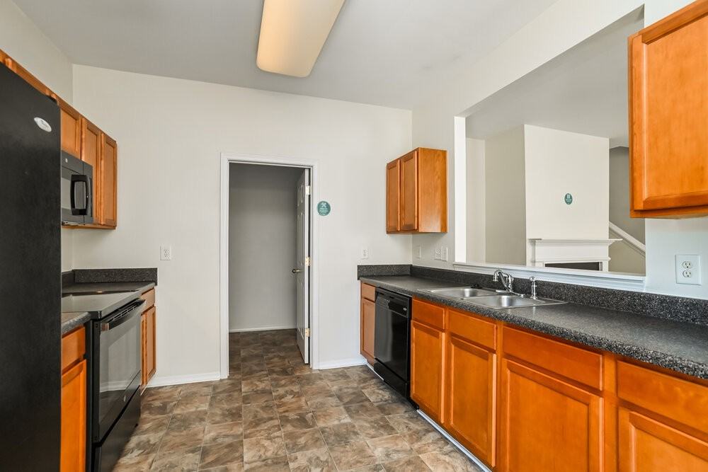 2222 Buckleigh Dr - Photo 7 of 17