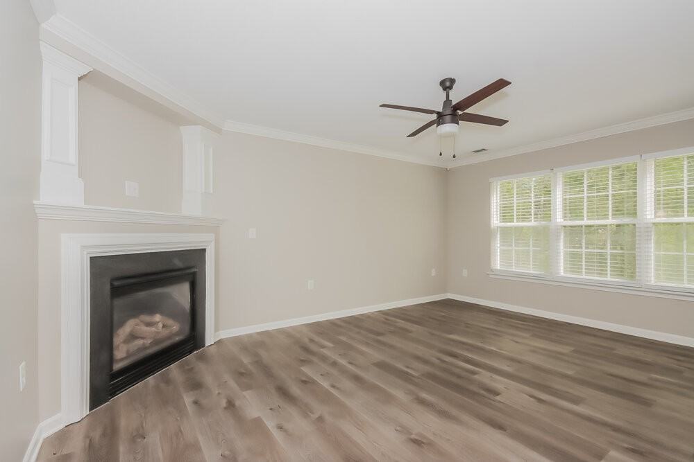 142 Hampshire Dr - Photo 3 of 15