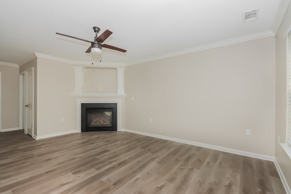 142 Hampshire Dr - Photo 4 of 15