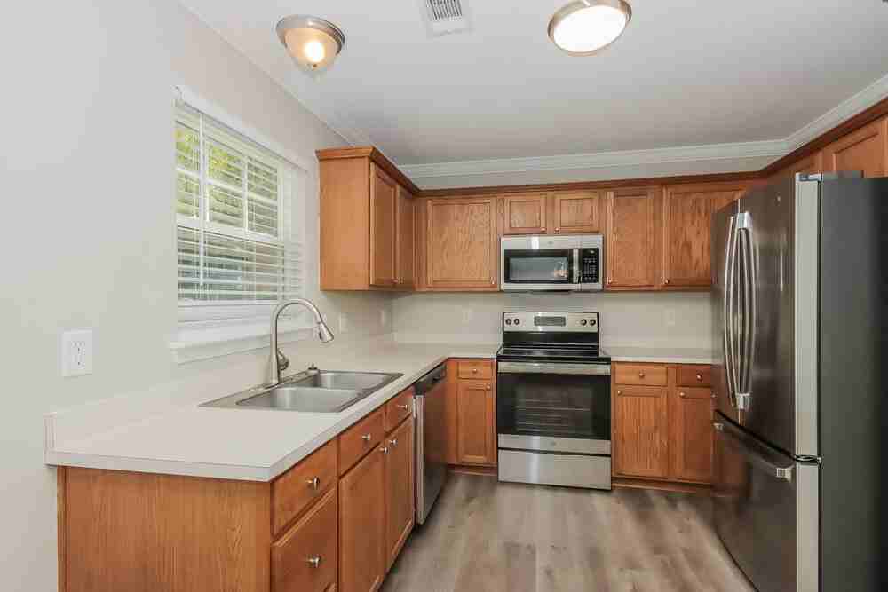 142 Hampshire Dr - Photo 6 of 15