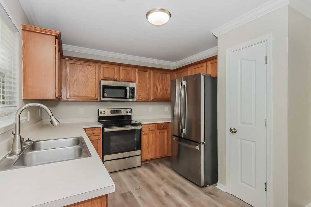 142 Hampshire Dr - Photo 7 of 15