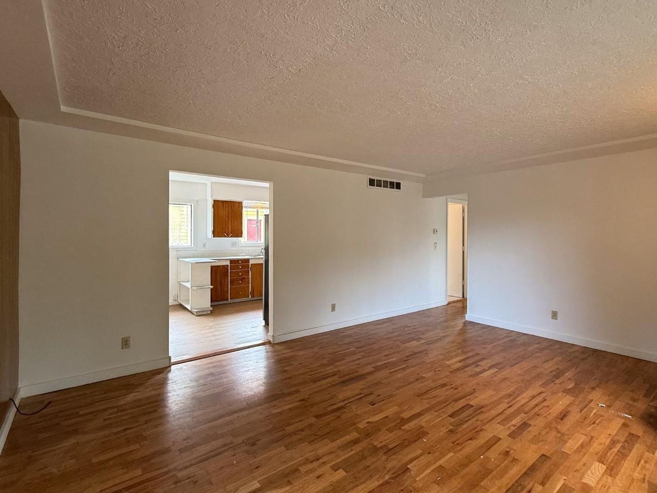 426 N Skidmore St - Photo 5 of 20