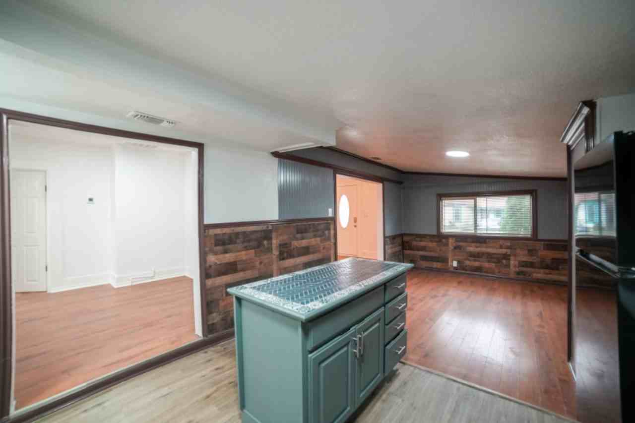 2006 Virginia Blvd - Photo 3 of 10