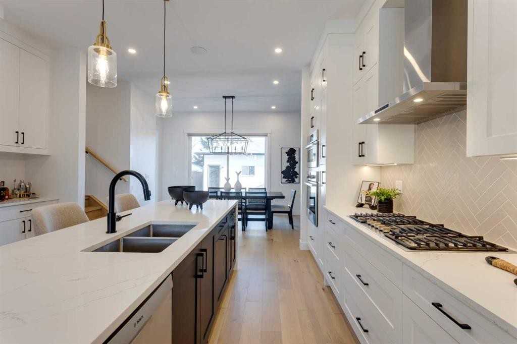 258 22 Ave Ne - Photo 3 of 18