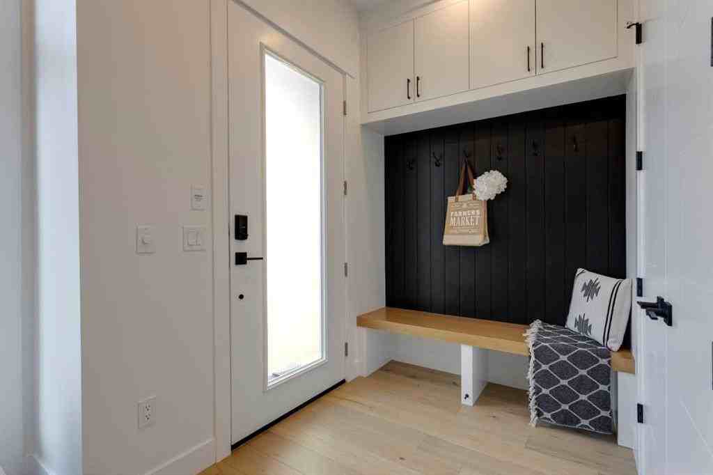 258 22 Ave Ne - Photo 6 of 18