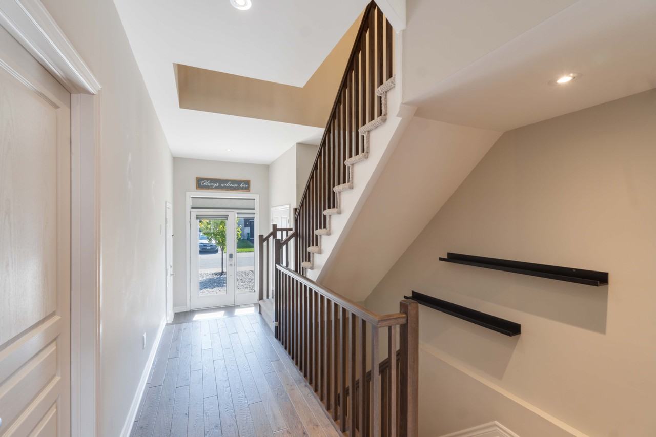 760 Carnelian Crescent - Photo 2 of 51