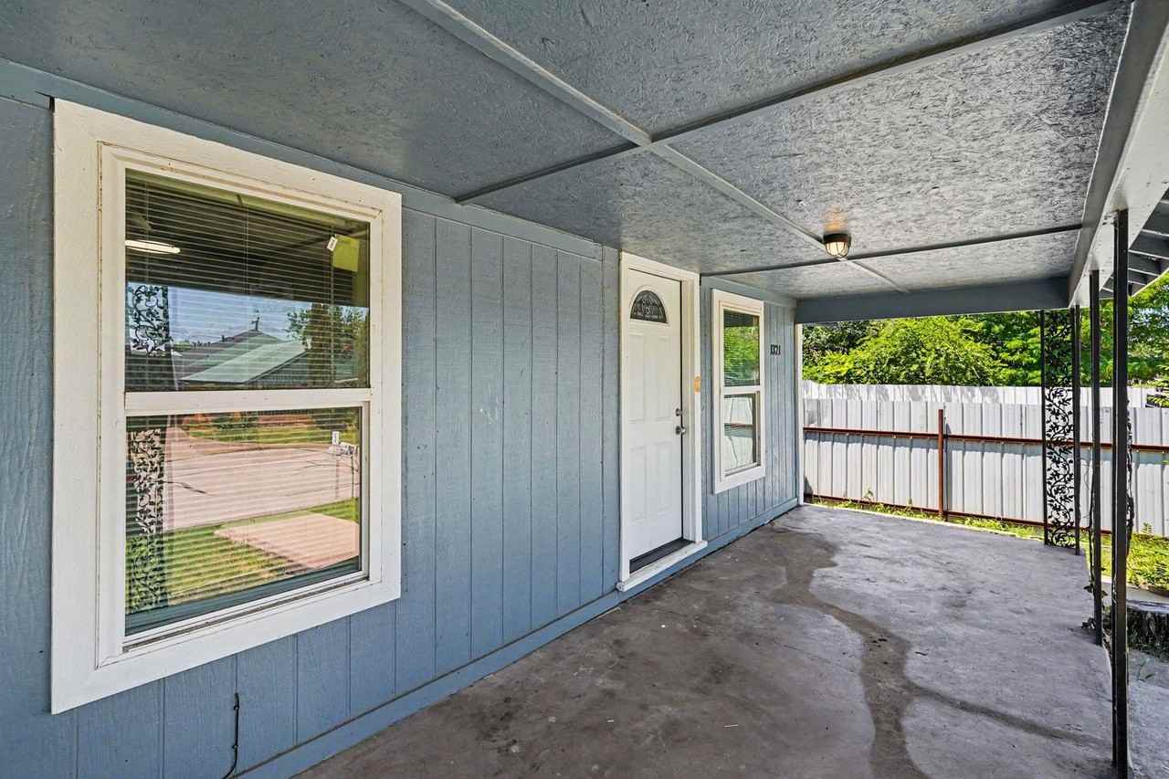 1321 34th St - Photo 4 of 25