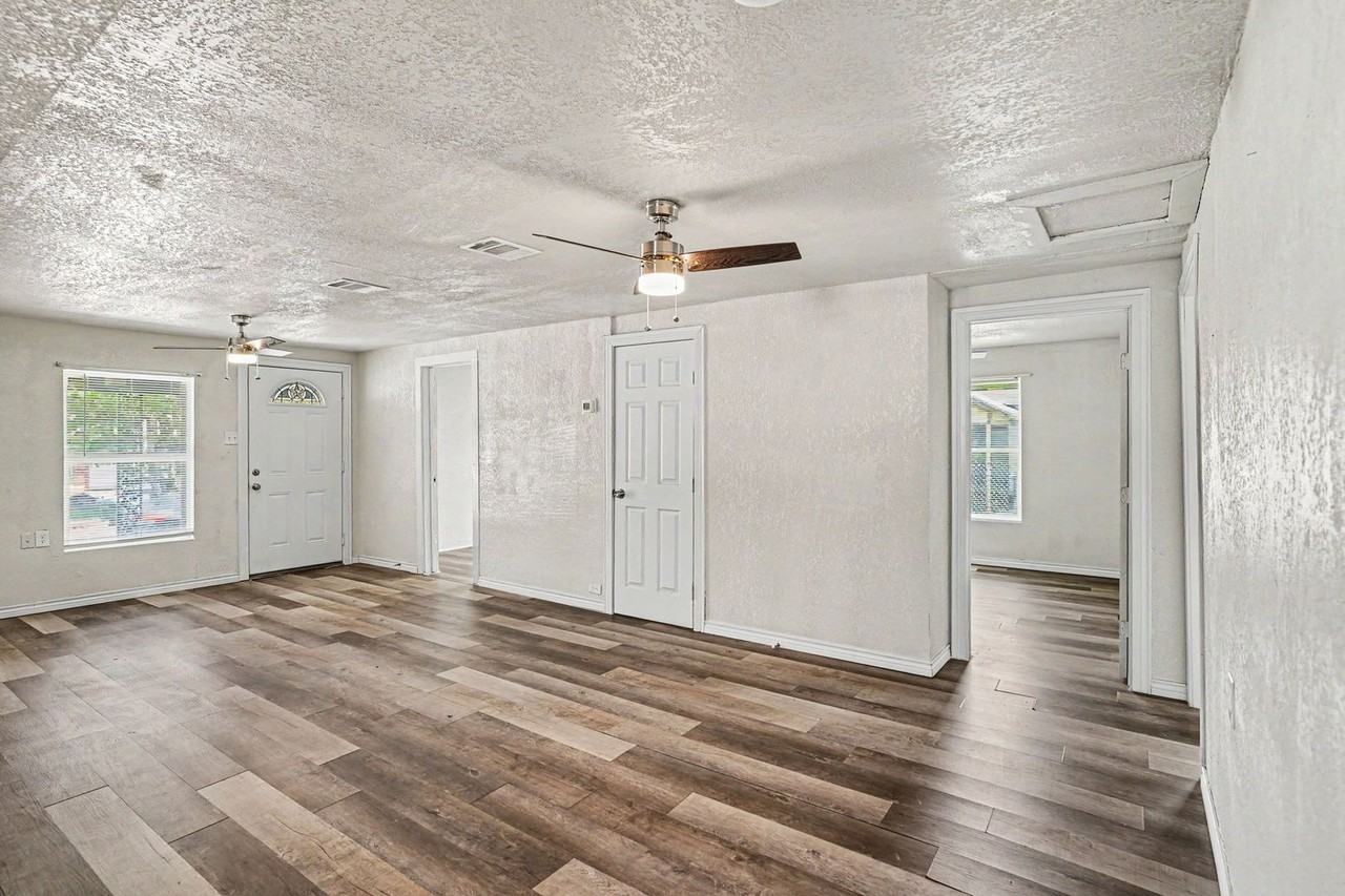 1321 34th St - Photo 5 of 25