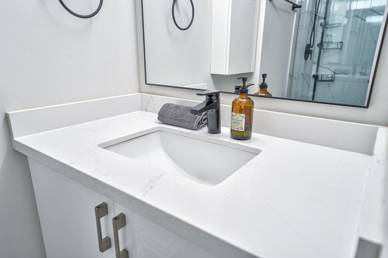 770 Bay St #1524056P - Photo 6 of 23