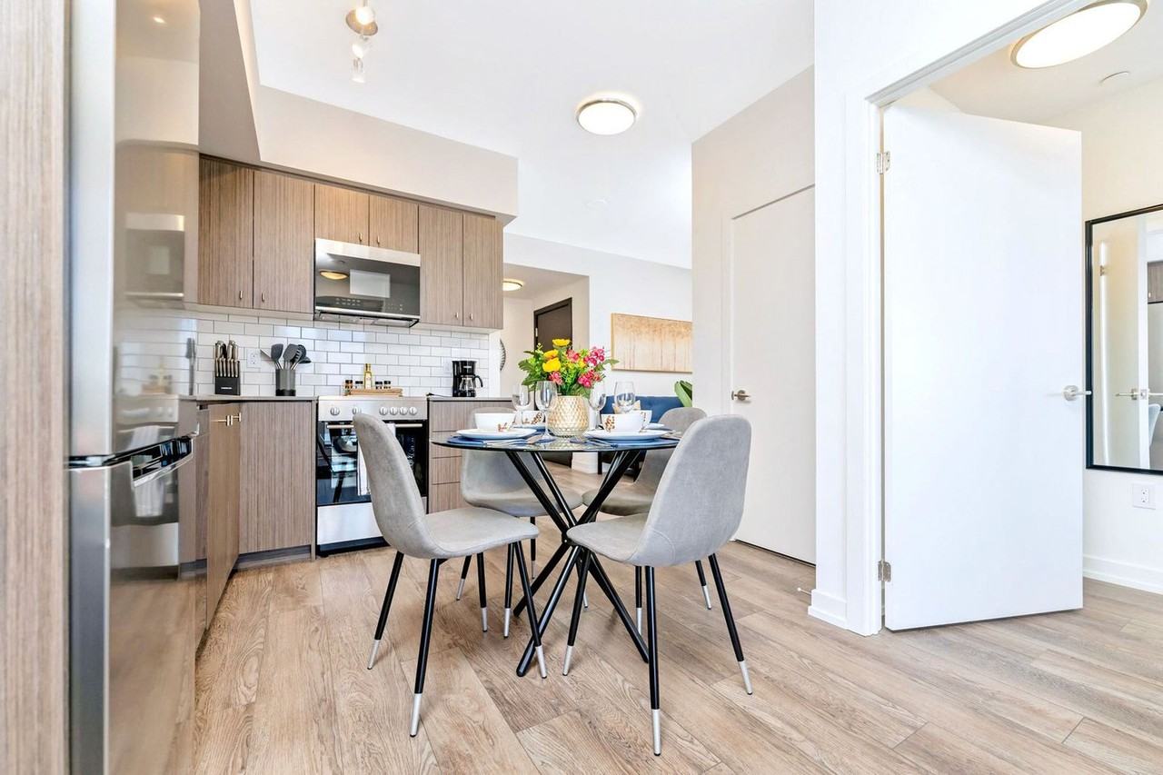 639 King St W #1244665P - Photo 3 of 24