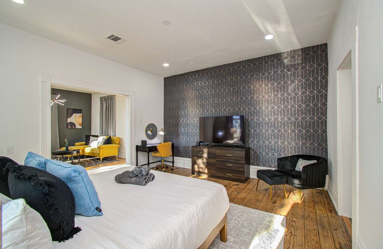 1811 Washington Ave #1539414P - Photo 3 of 21