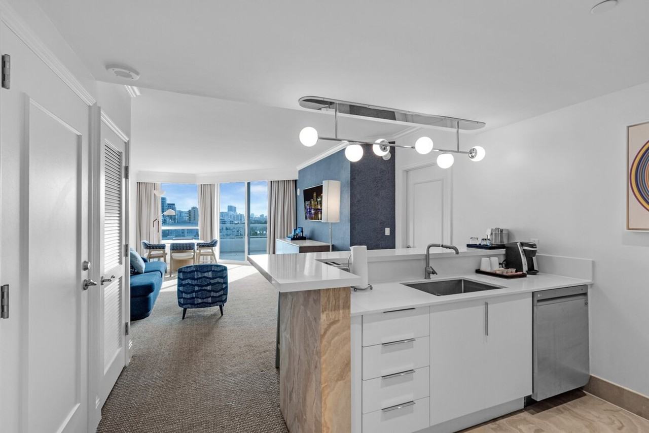4440 Collins Ave #1540470P - Photo 7 of 20
