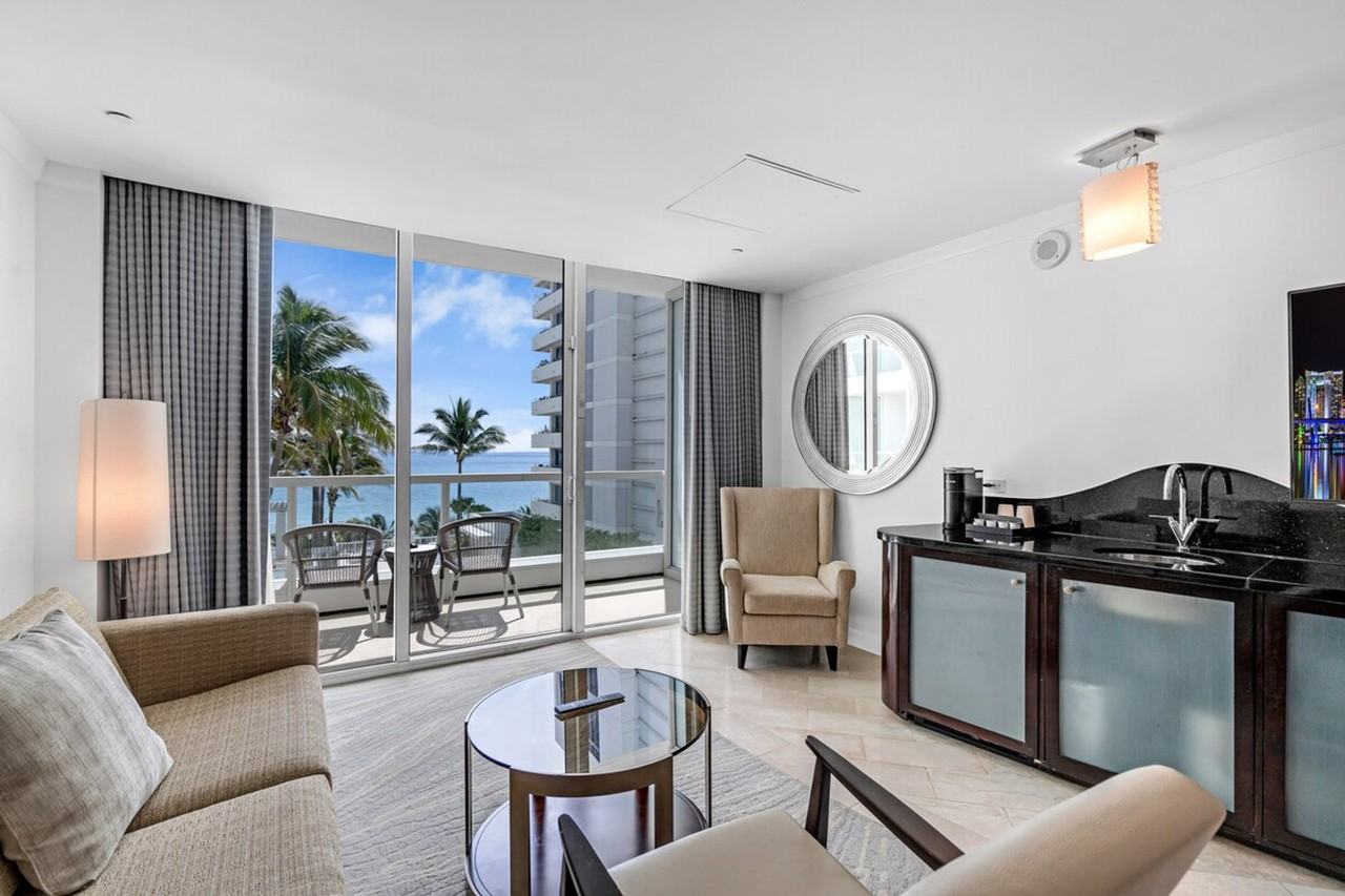 12 Collins Ave #1540558P - Photo 2 of 13