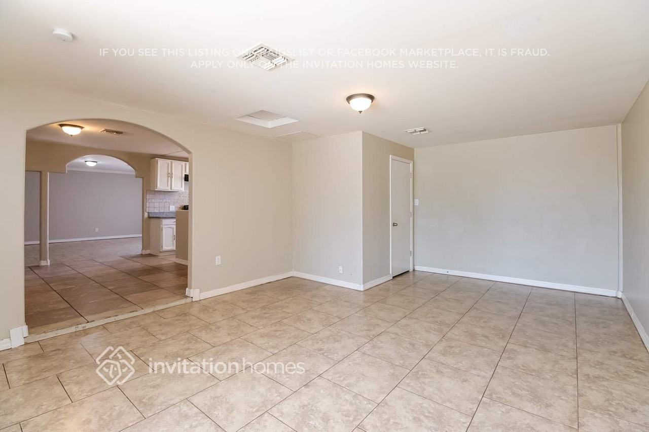 4824 W Catalina Dr - Photo 5 of 21