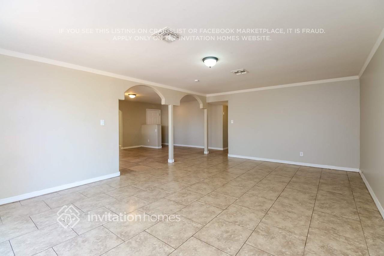 4824 W Catalina Dr - Photo 4 of 21