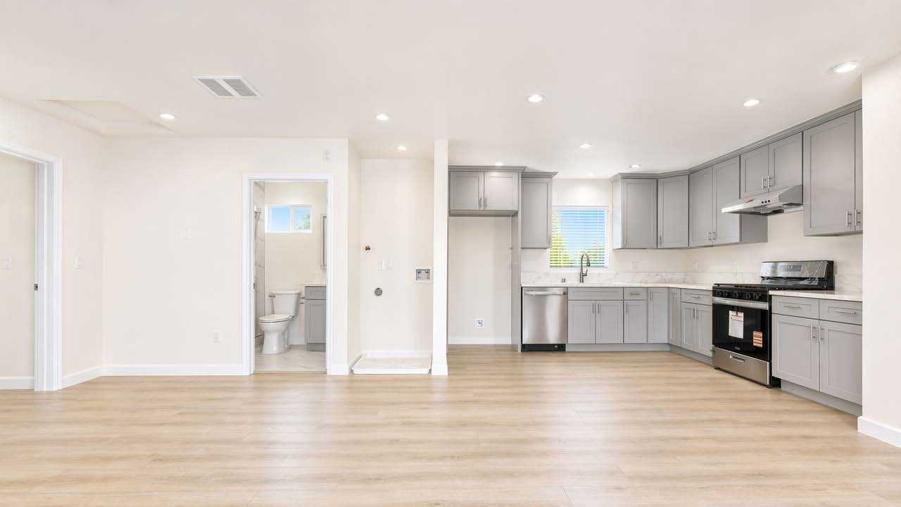 628 W Floral Dr #1 - Photo 3 of 30