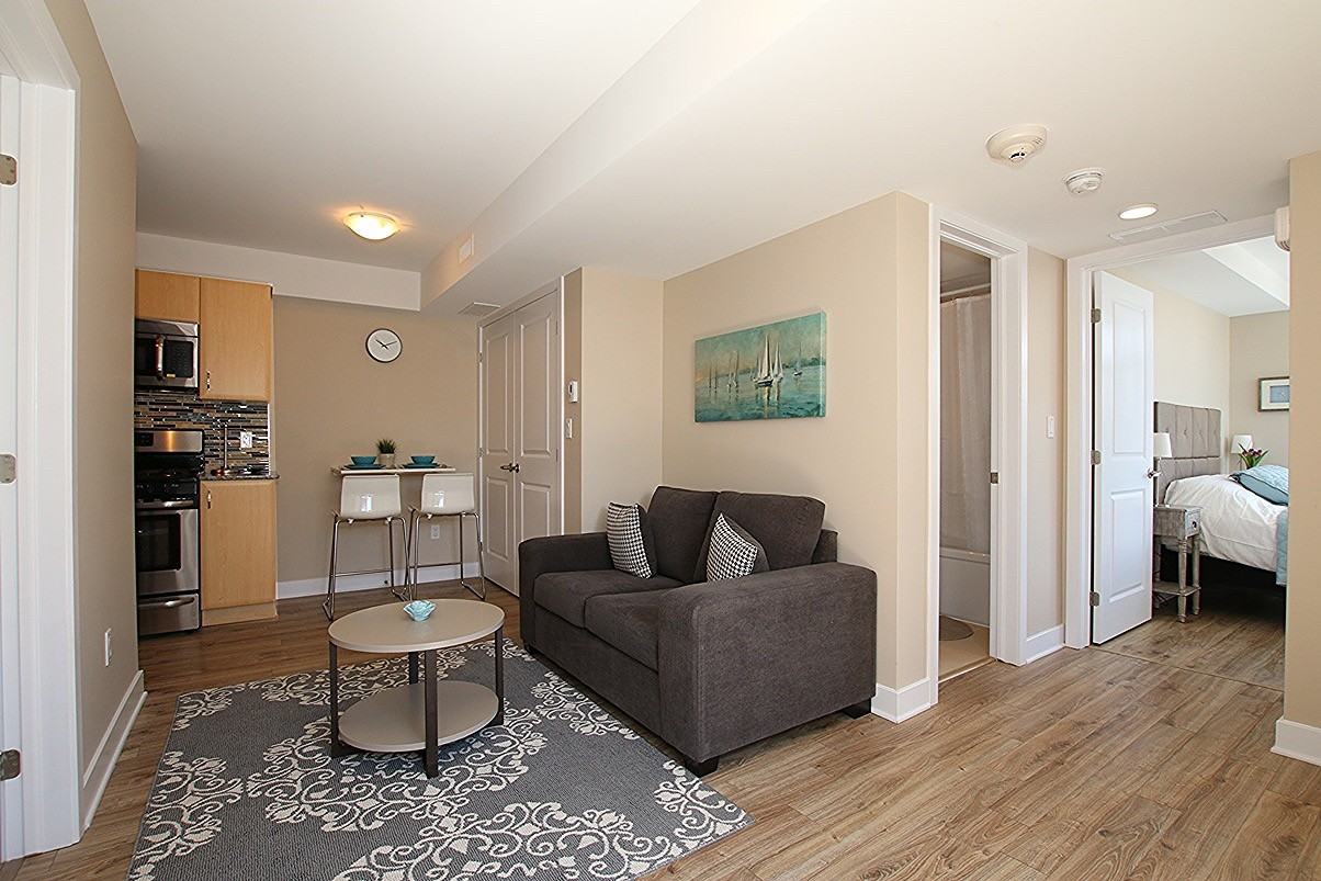 455 Green Ave - Photo 5 of 9